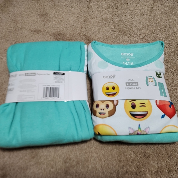 Emoji Graphic 2pc Pajama Set (various sizes) - Picture 10 of 10